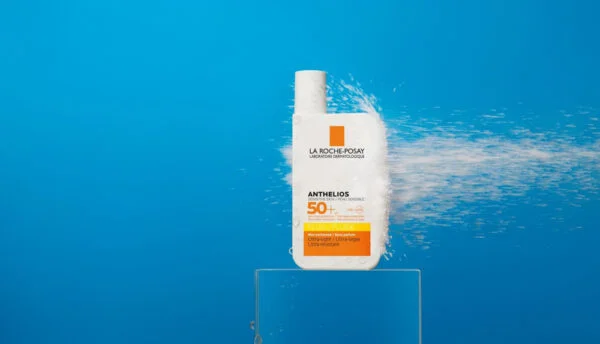 کرم ضد آفتاب فوق العاده ﺳﺒﮏ لاروش پوزای مدل Anthelios XL با +SPF 50 حجم 50 میل| La Roche-Posay Anthelios Ultra-Light Invisible Fluid SPF50+ Sun Cream 50ml - Image 2