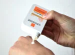 کرم ضد آفتاب فوق العاده ﺳﺒﮏ لاروش پوزای مدل Anthelios XL با +SPF 50 حجم 50 میل| La Roche-Posay Anthelios Ultra-Light Invisible Fluid SPF50+ Sun Cream 50ml - Image 4