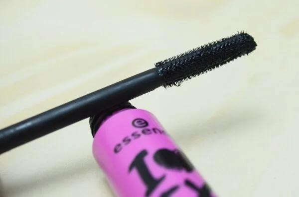 ریمل جدا کننده و بلند کننده صورتی اسنس | Essence I Love Extreme Crazy Volume Mascara 9ml - Image 2