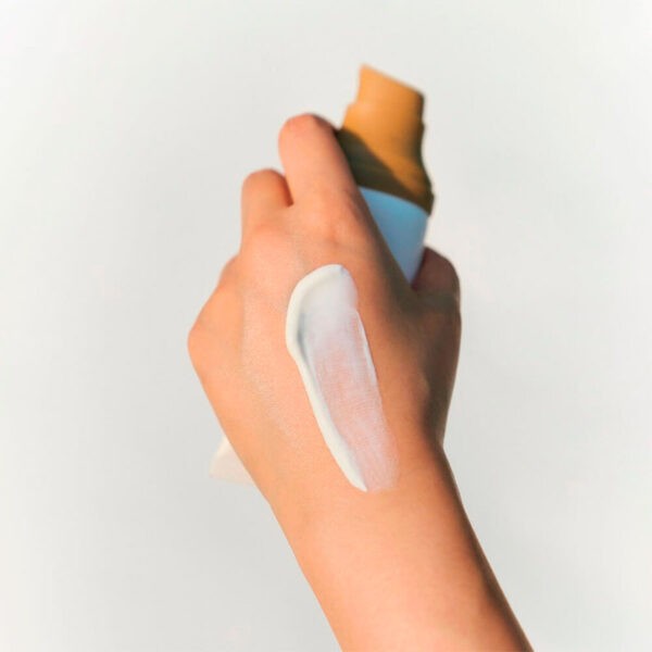 ضدآفتاب ماداگاسکار ایرفیت اسکین1004 رنگ لایت | SPF50+ بافت سبک و رنگ طبیعی - Image 2